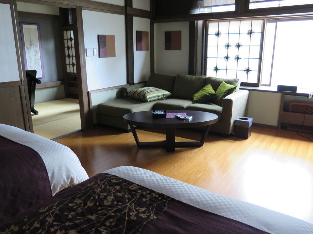 Hotel Naraya Kusatsu  Esterno foto